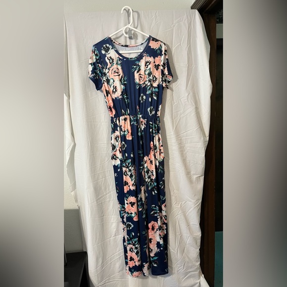 Floral Maxi Dress - Picture 4 of 13